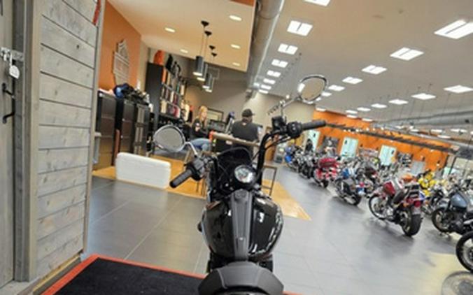2025 Indian Scout Sixty Bobber Black Metallic