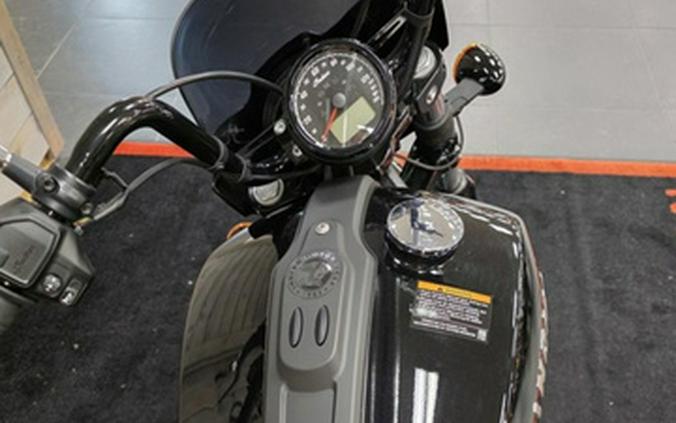 2025 Indian Scout Sixty Bobber Black Metallic