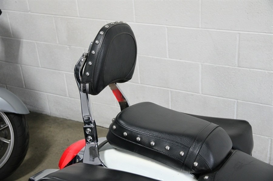 2011 SUZUKI BOULEVARD C50T