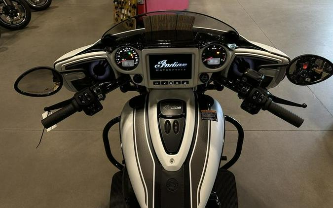 2024 Indian Motorcycle® Chieftain® Dark Horse® w/Powerband Audio Pkg Ghost White Metallic Smoke wit