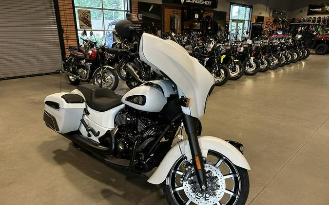 2024 Indian Motorcycle® Chieftain® Dark Horse® w/Powerband Audio Pkg Ghost White Metallic Smoke wit