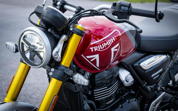 2024 Triumph Speed 400 Carnival Red / Phantom Black