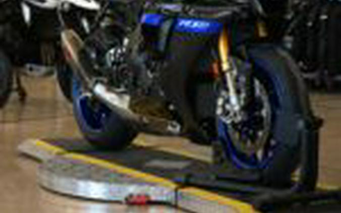 2023 Yamaha R1M