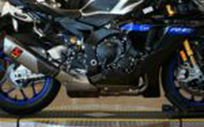 2023 Yamaha R1M