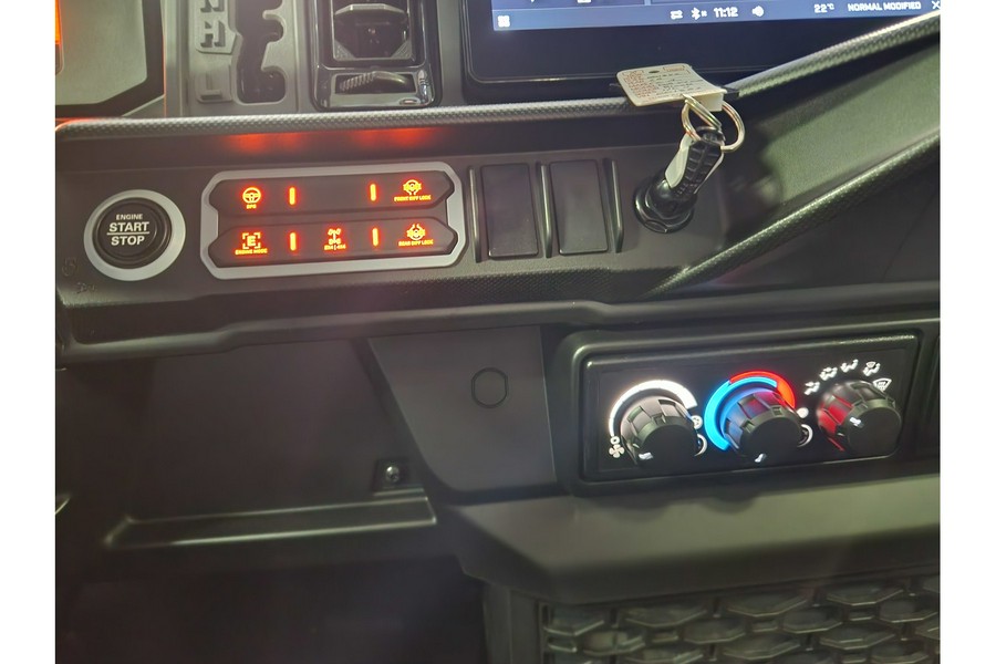 2026 Can-Am SSV DEF XTCAB 65 HD11 BK HB 26 XT CAB HD11