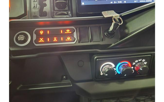 2026 Can-Am SSV DEF XTCAB 65 HD11 BK HB 26 XT CAB HD11