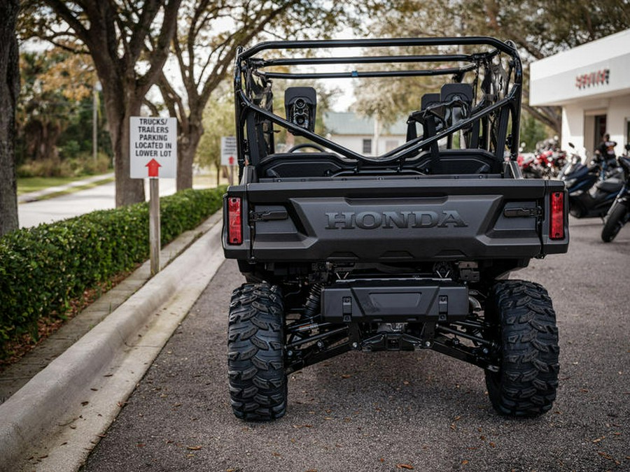 2023 Honda® Pioneer 1000-6 Deluxe Crew