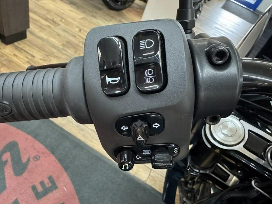 2025 Indian Motorcycle® Sport Chief Cascade Green Metallic