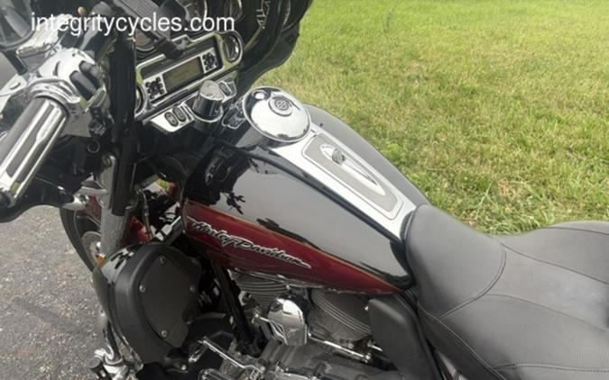 2011 Harley-Davidson® FLHTCUSE6 - CVO™ Ultra Classic® Electra Glide®