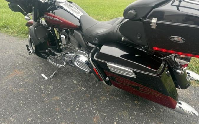 2011 Harley-Davidson® FLHTCUSE6 - CVO™ Ultra Classic® Electra Glide®