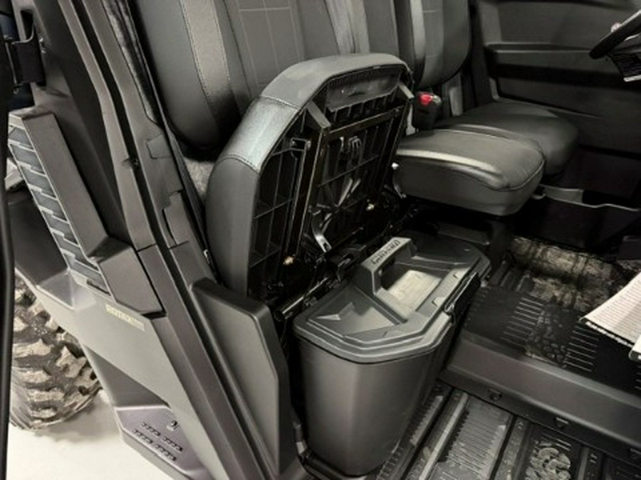 2026 Can-Am Defender XT CAB HD11
