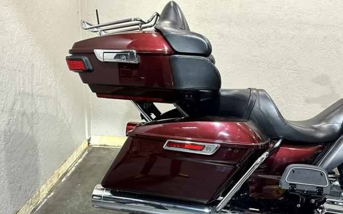 Harley-Davidson® Electra Glide® Ultra Classic® 2019 FLHTCU 655372TT TWISTED CHERRY W/PINSTRIPE