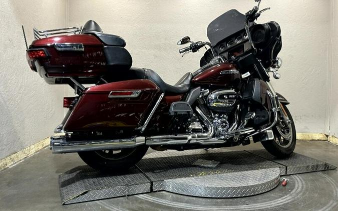 Harley-Davidson® Electra Glide® Ultra Classic® 2019 FLHTCU 655372TT TWISTED CHERRY W/PINSTRIPE