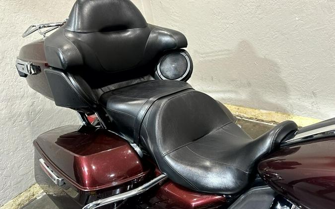 Harley-Davidson® Electra Glide® Ultra Classic® 2019 FLHTCU 655372TT TWISTED CHERRY W/PINSTRIPE