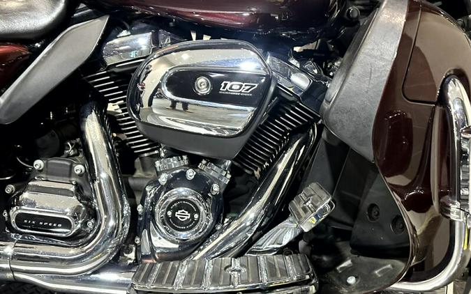 Harley-Davidson® Electra Glide® Ultra Classic® 2019 FLHTCU 655372TT TWISTED CHERRY W/PINSTRIPE