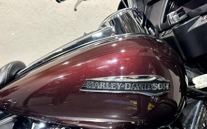 Harley-Davidson® Electra Glide® Ultra Classic® 2019 FLHTCU 655372TT TWISTED CHERRY W/PINSTRIPE