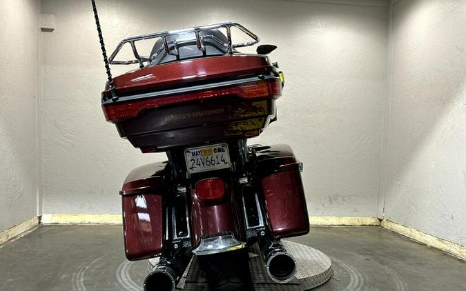 Harley-Davidson® Electra Glide® Ultra Classic® 2019 FLHTCU 655372TT TWISTED CHERRY W/PINSTRIPE