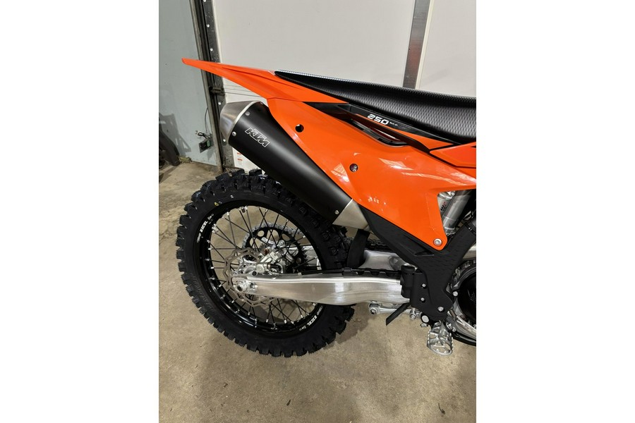 2027 250 SX-F - KTM