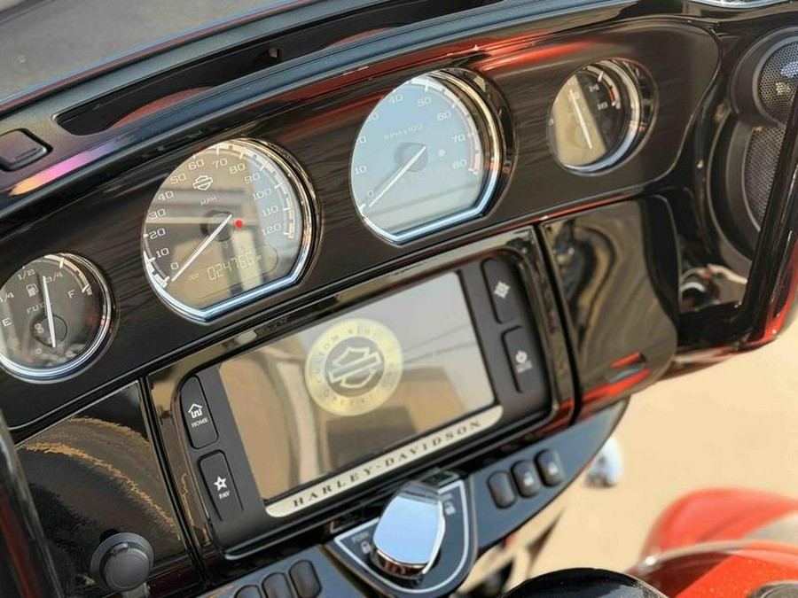 2017 Harley-Davidson® FLHXSE - CVO™ Street Glide®