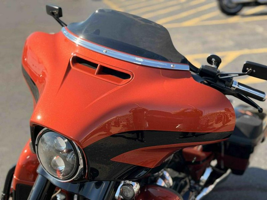 2017 Harley-Davidson® FLHXSE - CVO™ Street Glide®