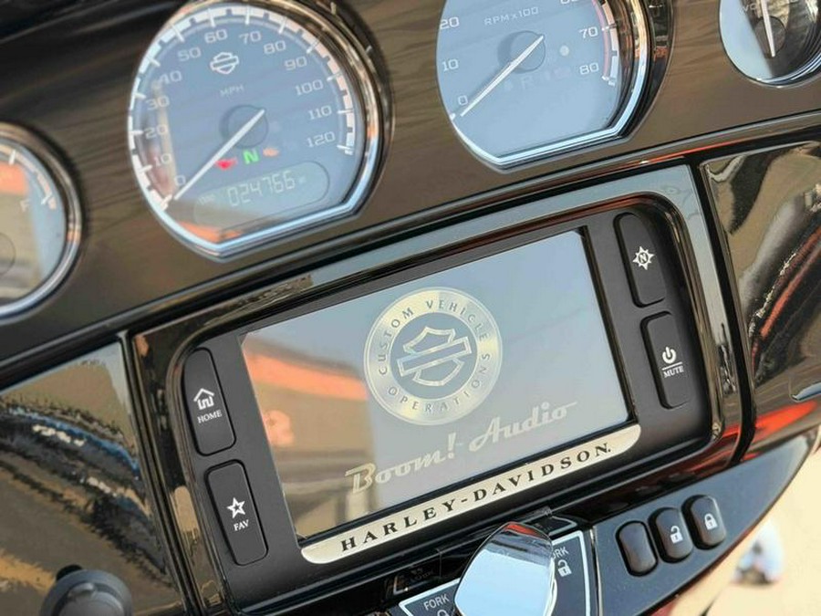 2017 Harley-Davidson® FLHXSE - CVO™ Street Glide®