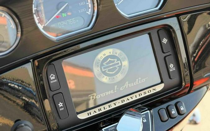 2017 Harley-Davidson® FLHXSE - CVO™ Street Glide®