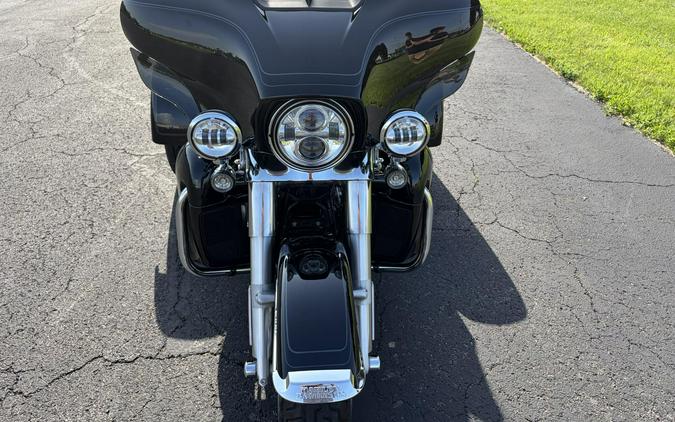 2023 Harley-Davidson® Tri Glide® Ultra Vivid Black