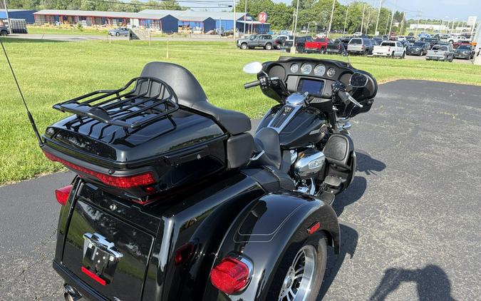 2023 Harley-Davidson® Tri Glide® Ultra Vivid Black