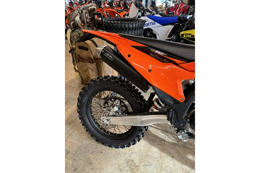 2027 250 XC-W - KTM
