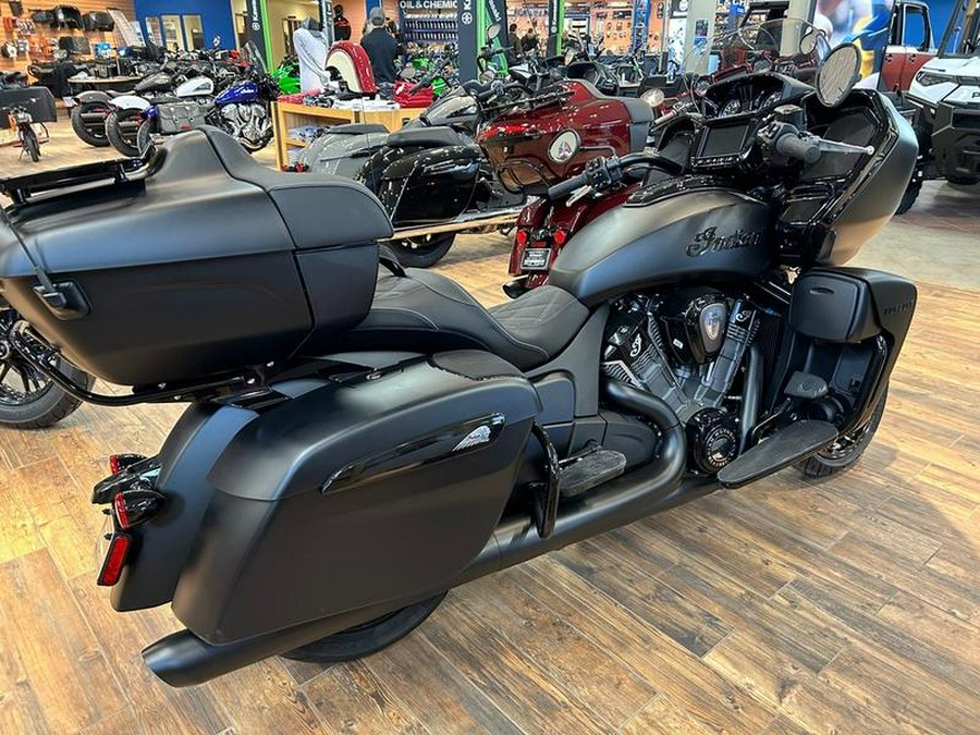 2024 Indian Motorcycle® Pursuit® Dark Horse® with PowerBand Audio Package Black Smoke