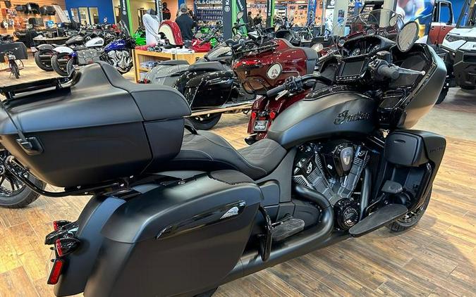 2024 Indian Motorcycle® Pursuit® Dark Horse® with PowerBand Audio Package Black Smoke