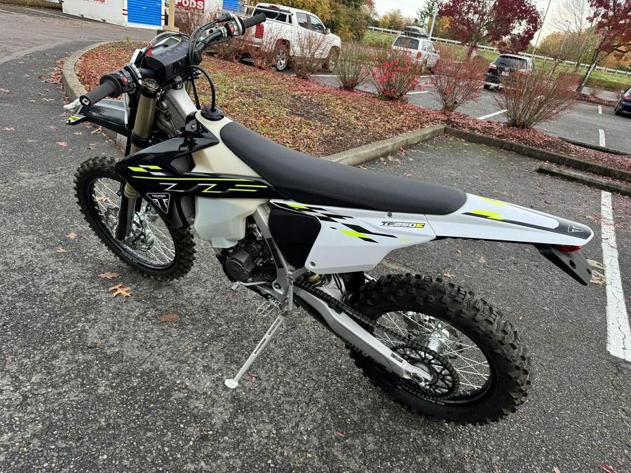 2026 Triumph TF250E - JET BLACK - PURE WHITE