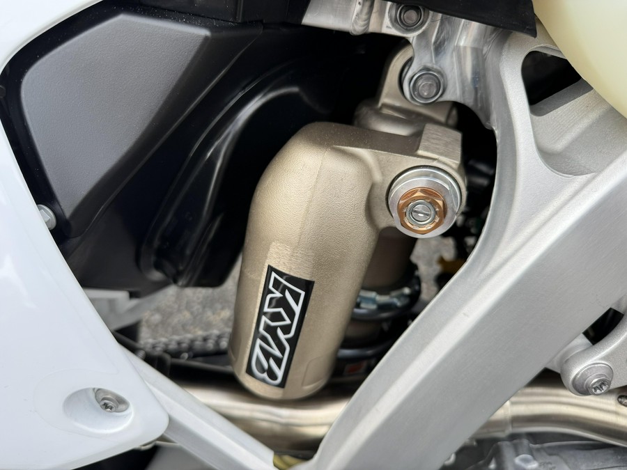 2026 Triumph TF250E - JET BLACK - PURE WHITE