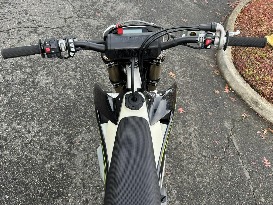 2026 Triumph TF250E - JET BLACK - PURE WHITE