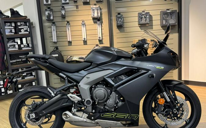 2025 Triumph Daytona 660 Satin Granite/Satin Black