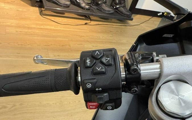 2025 Triumph Daytona 660 Satin Granite/Satin Black