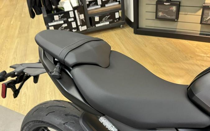 2025 Triumph Daytona 660 Satin Granite/Satin Black