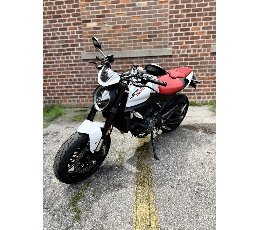 2024 Ducati MONSTER PLUS