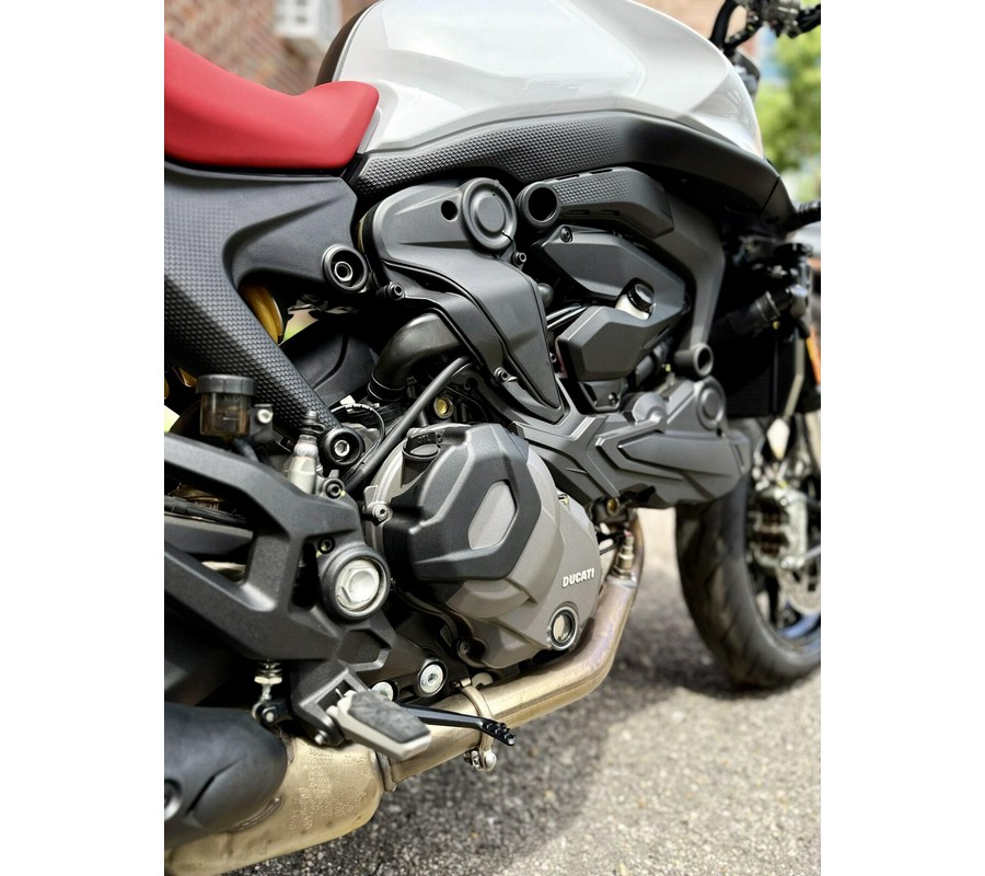 2024 Ducati MONSTER PLUS