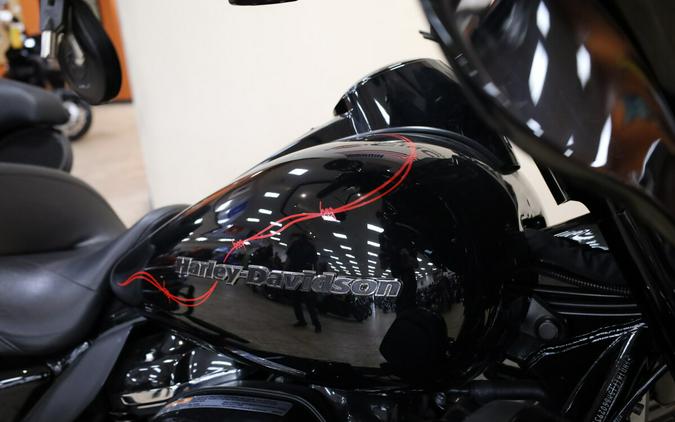 2021 Harley-Davidson® Ultra Limited Vivid Black