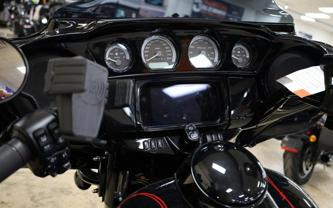 2021 Harley-Davidson® Ultra Limited Vivid Black