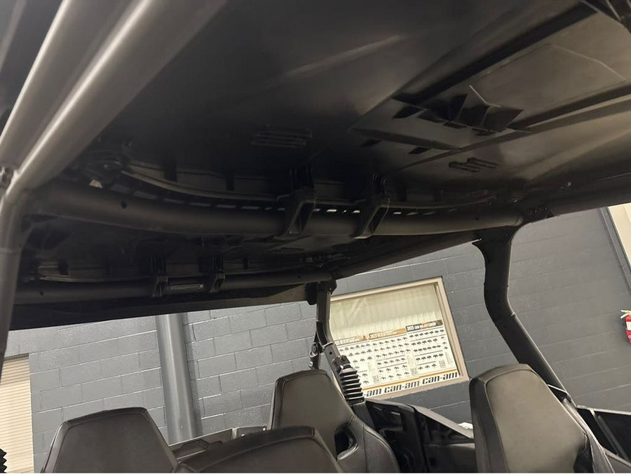 2025 Can-Am COMMANDER MAX XT 1000R -FIERY RED