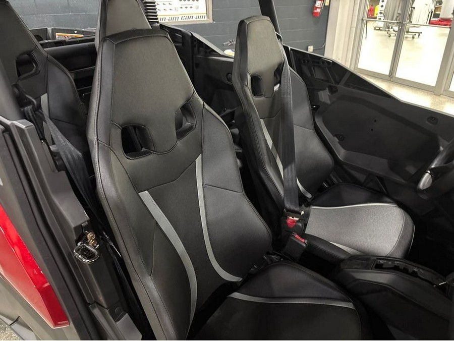 2025 Can-Am COMMANDER MAX XT 1000R -FIERY RED