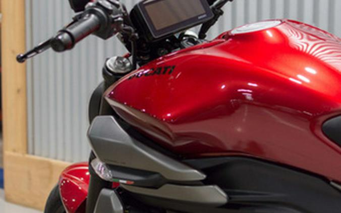 2026 Ducati XDiavel V4 Burning Red