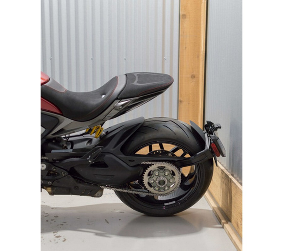 2026 Ducati XDiavel V4 Burning Red