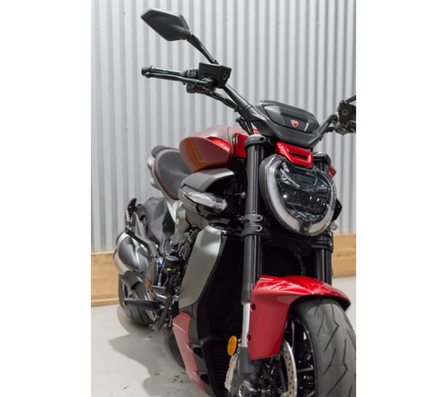 2026 Ducati XDiavel V4 Burning Red