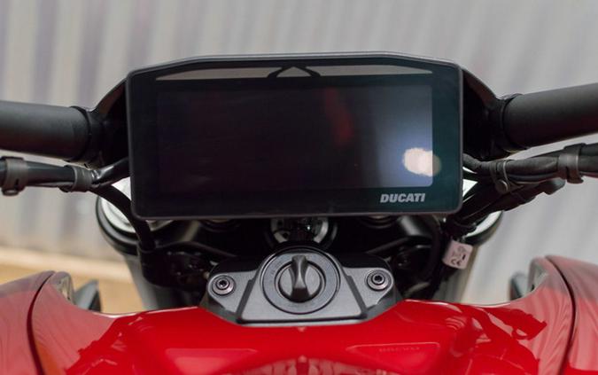 2026 Ducati XDiavel V4 Burning Red