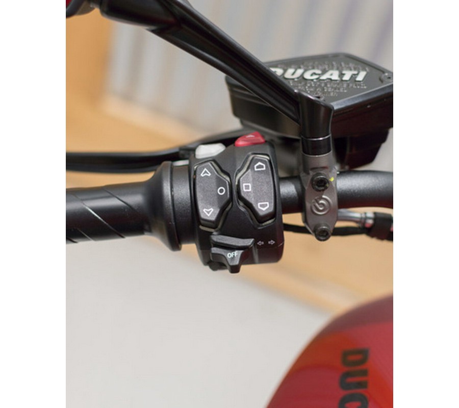 2026 Ducati XDiavel V4 Burning Red