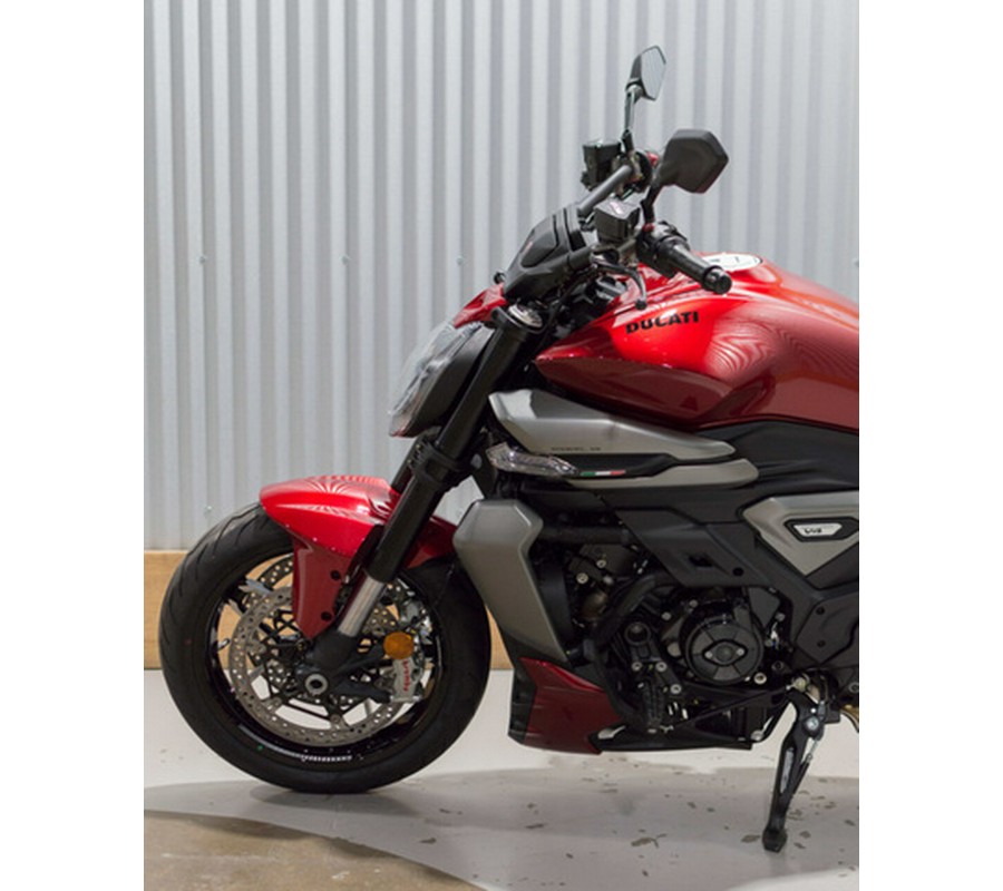 2026 Ducati XDiavel V4 Burning Red