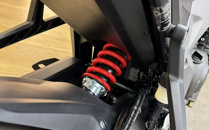 2025 Triumph Daytona 660 Carnival Red/Sapphire Black